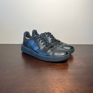Veja V-10 CWL Black Black Sole - Size 9W/7M